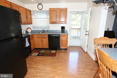 1310 Glenmont Rd, Baltimore, MD 21239 - photo 5