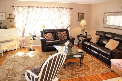 61 Hooper Ave, Staten Island, NY 10306 - photo 4