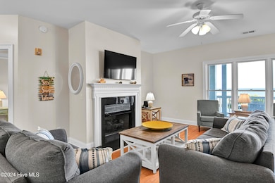 Living room, view 2