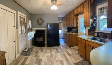 19 Cross St, Ludlow, MA 01056 - photo 3