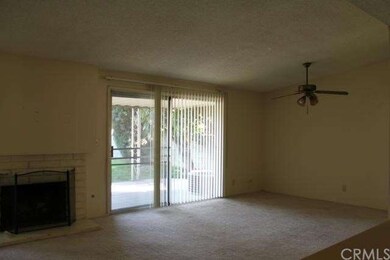 Familyroom w/fireplace