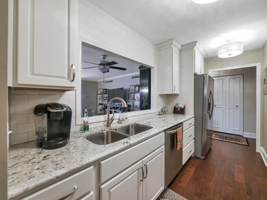 10-P1410784