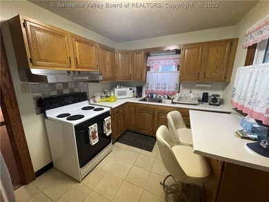 3201 Old Logan Rd, Logan, WV 25601 - photo 2