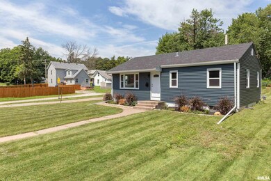 2222 E 13th St, Davenport, IA 52803 - photo 3