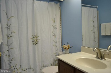 18921 Piney Point Place, Germantown, MD 20874 - photo 4