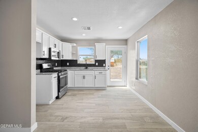 11721 Valle Del Paseo Dr unit A, Socorro, TX 79927 - photo 6