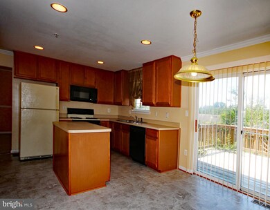 7105 Silverton Ct, District Heights, MD 20747 - photo 6