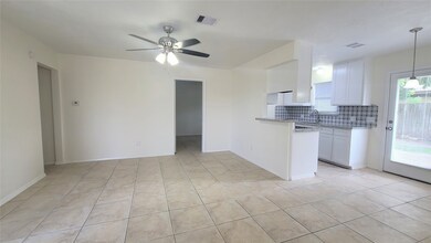 102 Mary Ann Dr, Friendswood, TX 77546 - photo 6