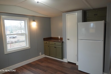 1414 Fina Ln, Dandridge, TN 37725 - photo 4