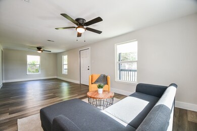 112 Westfield St, Houston, TX 77022 - photo 7