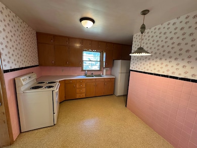 1902 Booth St, Winfield, KS 67156 - photo 5