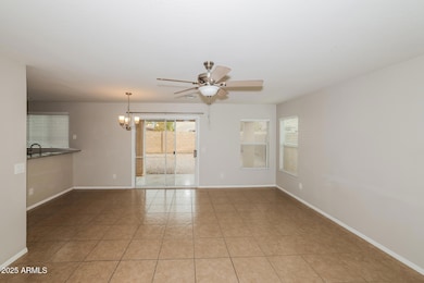 005-photo-living-room-13327395