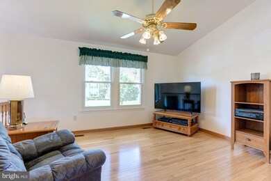 603 Cinnamon Tree Ct, Catonsville, MD 21228 - photo 3