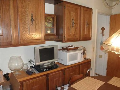 636 E Willard Ave, Lansing, MI 48910 - photo 6