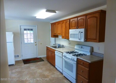 121 New Market Rd unit 2, Dunellen, NJ 08812 - photo 2