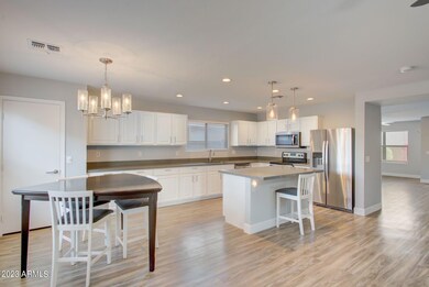 9-web-or-mls-S Bell Pl-009