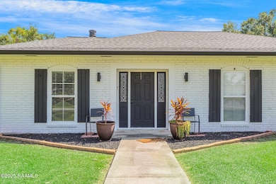 811 W Viator St, Delcambre, LA 70528 - photo 4