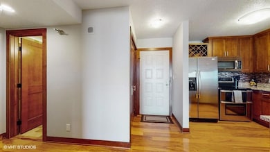 02_300WalutSt_Unit906_2002_Custom_Resize