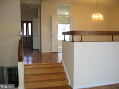 7509 Bradley Blvd, Bethesda, MD 20817 - photo 4