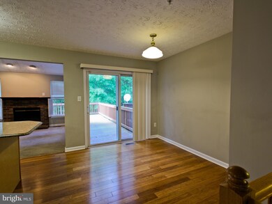 8719 Thornbrook Dr, Odenton, MD 21113 - photo 4