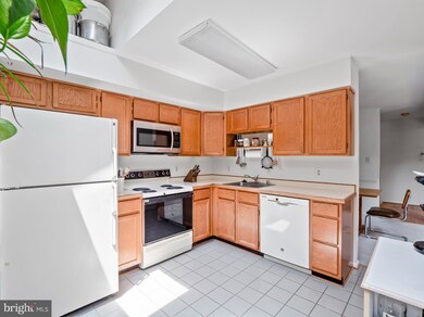 9212 Ispahan Loop, Laurel, MD 20708 - photo 3