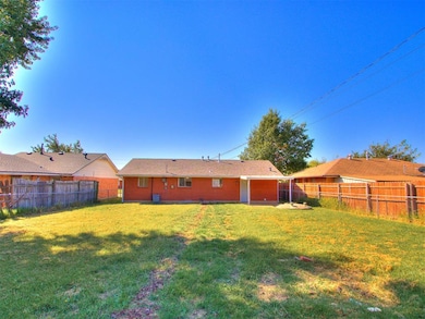 975 SW 4th Place, Moore, OK 73160 - photo 4