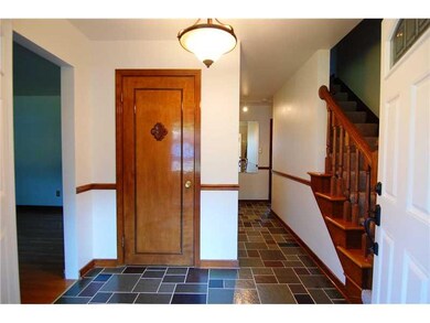 Entry/Foyer.