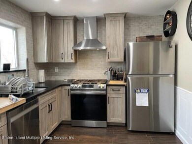 18 Guinevere Ln, Staten Island, NY 10310 - photo 2