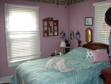 135 West St, Asheboro, NC 27205 - photo 5