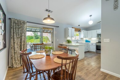 22 kitchen and dining