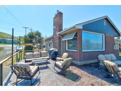 2313 E 10th St, the Dalles, OR 97058 - photo 3