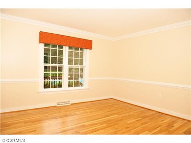 Dining Room - The large dining room has chair rail