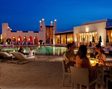 Caliza Pool & Restaurant