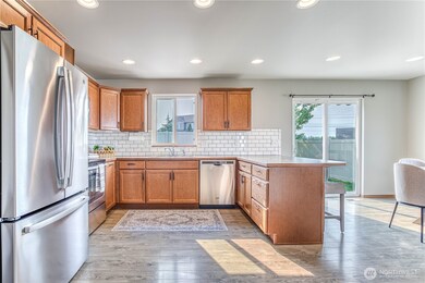 2202 Maryhill St SE, Wenatchee, WA 98802 - photo 6