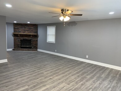 124 Ensenada Ct, Carpentersville, IL 60110 - photo 7