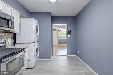 Skyline House unit 412W, Baileys Crossroads, VA 22041 - photo 4