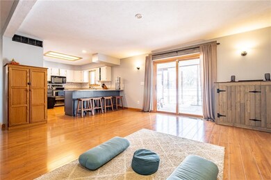 3662 Premier Dr, Columbus, IN 47203 - photo 7