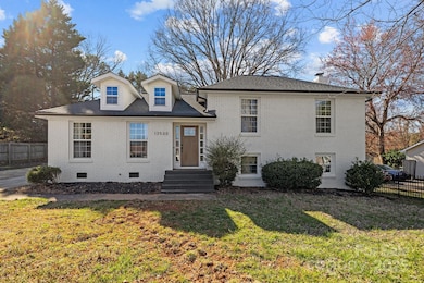 13530 Four Oaks Ln, Matthews, NC 28105 - photo 2