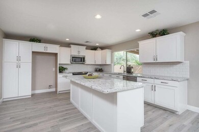 06- Kitchen Island