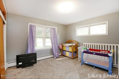 231 E Beech St, Cedar Springs, MI 49319 - photo 4