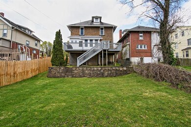 Large flat back yard for entertaining. Beautiful r