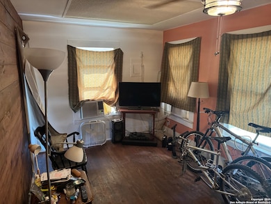 202 Weaver St, San Antonio, TX 78210 - photo 4