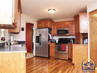 4713 SW Misty Harbor Dr, Topeka, KS 66610 - photo 5