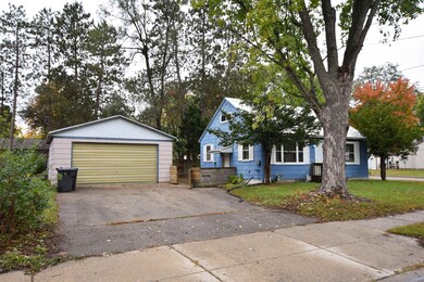 904 8th St, Waupaca, WI 54981 - photo 3