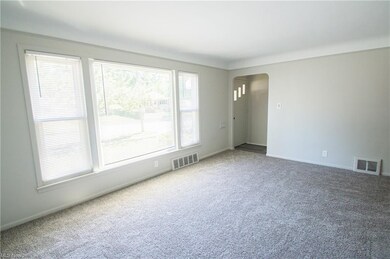 Living Room with new Carpet and freshly painted