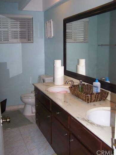 ELEGANT HALLWAY BATHROOM 