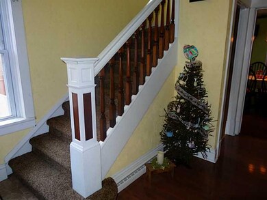 Entry/Foyer.
