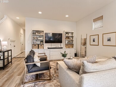 Living Room/Entrance