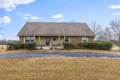 1043 S Sunset Ln, Raymore, MO 64083 - photo 2