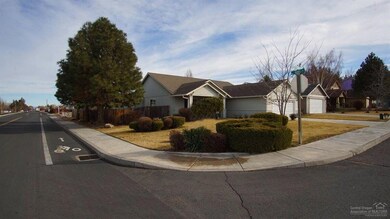 1910 SW 37th St, Redmond, OR 97756 - photo 4